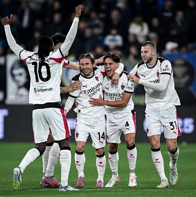 足球世界杯球场建设进入收尾阶段，安全标准升级