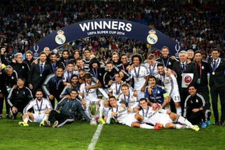 斯潘塞是NCAA长曲棍球历史助攻王，获得最高荣誉后改打篮球