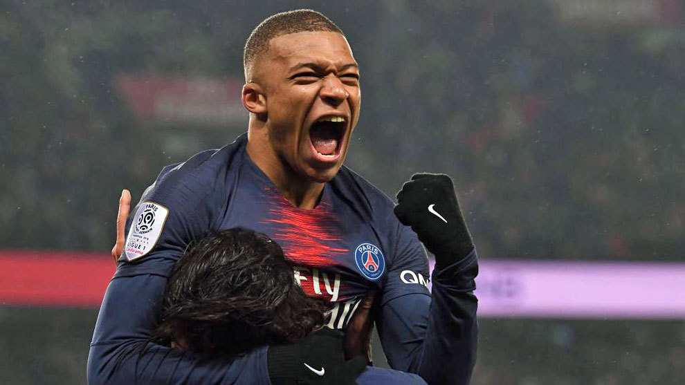 曼联、利物浦近五轮各1胜，英超积分榜曼联积22分，领先利物浦。