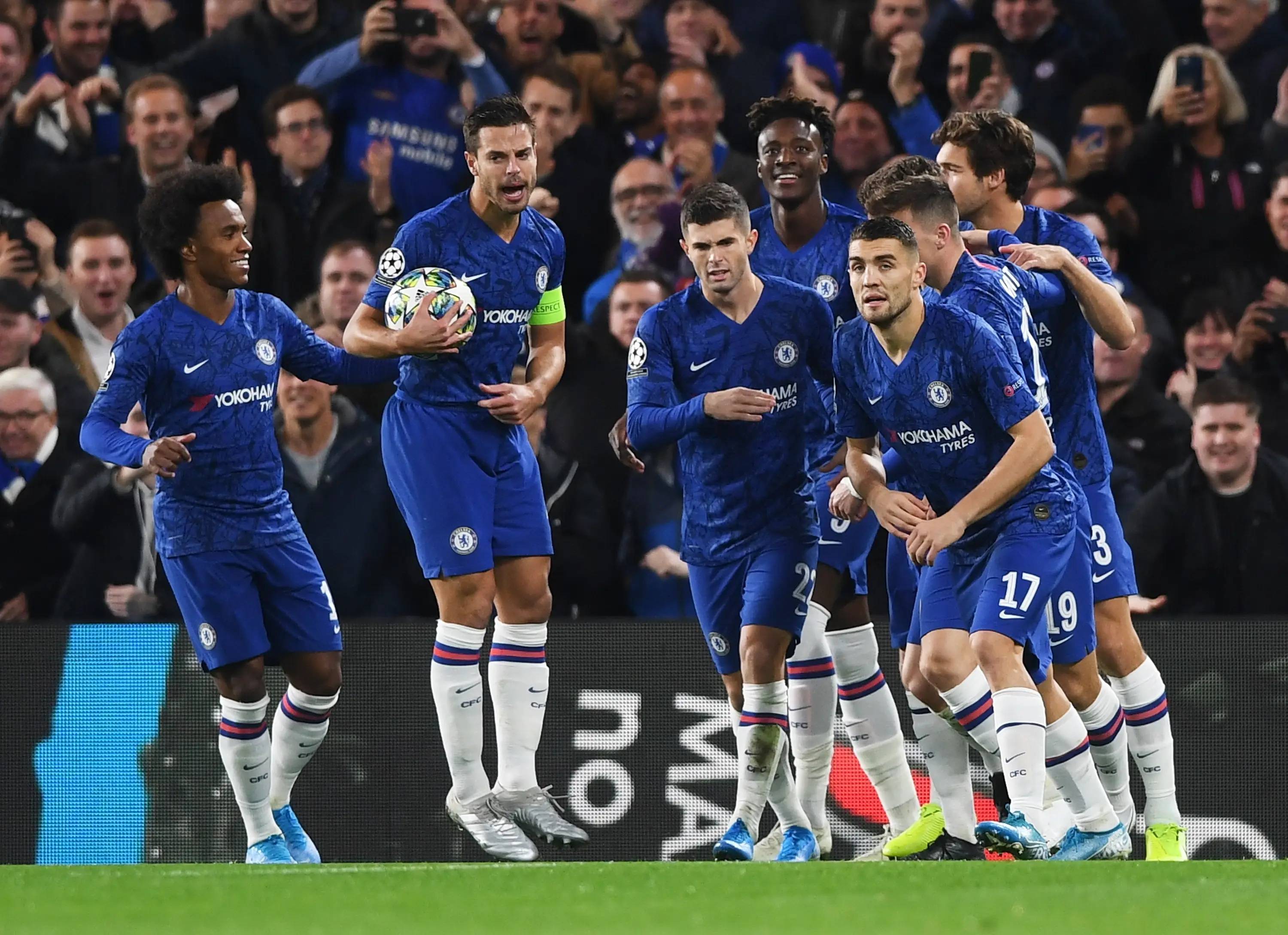 辛辛那提中场吉迪赛后与梅西交换球衣，双方握手并拥抱