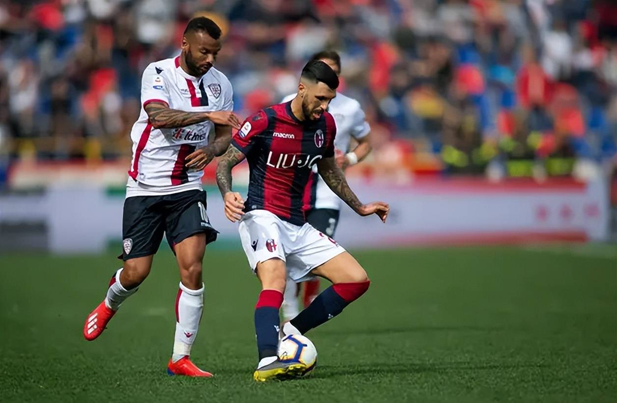 卡拉格：维尔茨倒地够不上点球，但国米球员拉拽球衣留下把柄