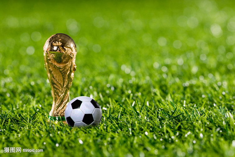 邮报：明年世界杯上下半场中段设强制补水时间，每次三分钟