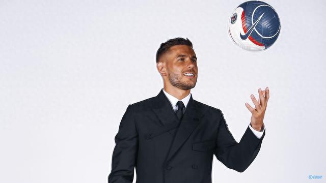 埃基蒂克成为西塞后首位为利物浦单场联赛打入2球的法国球员