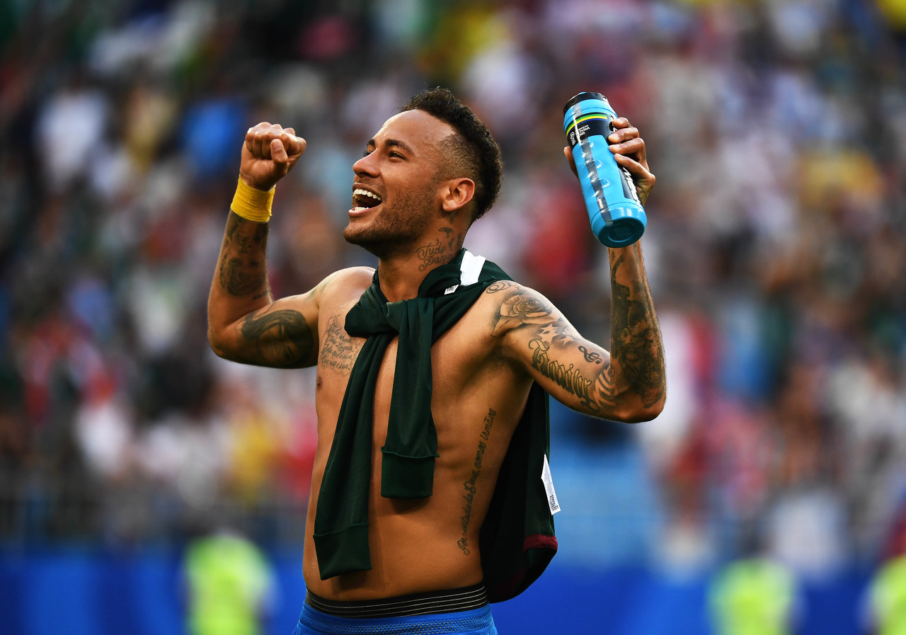 完美表现！哈维·西蒙斯半场传射建功，取得热刺生涯处子球